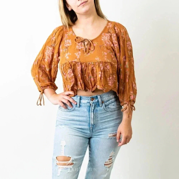 Urban Outfitters Tops - Like New Urban Outfitters Floral Crop Top - M